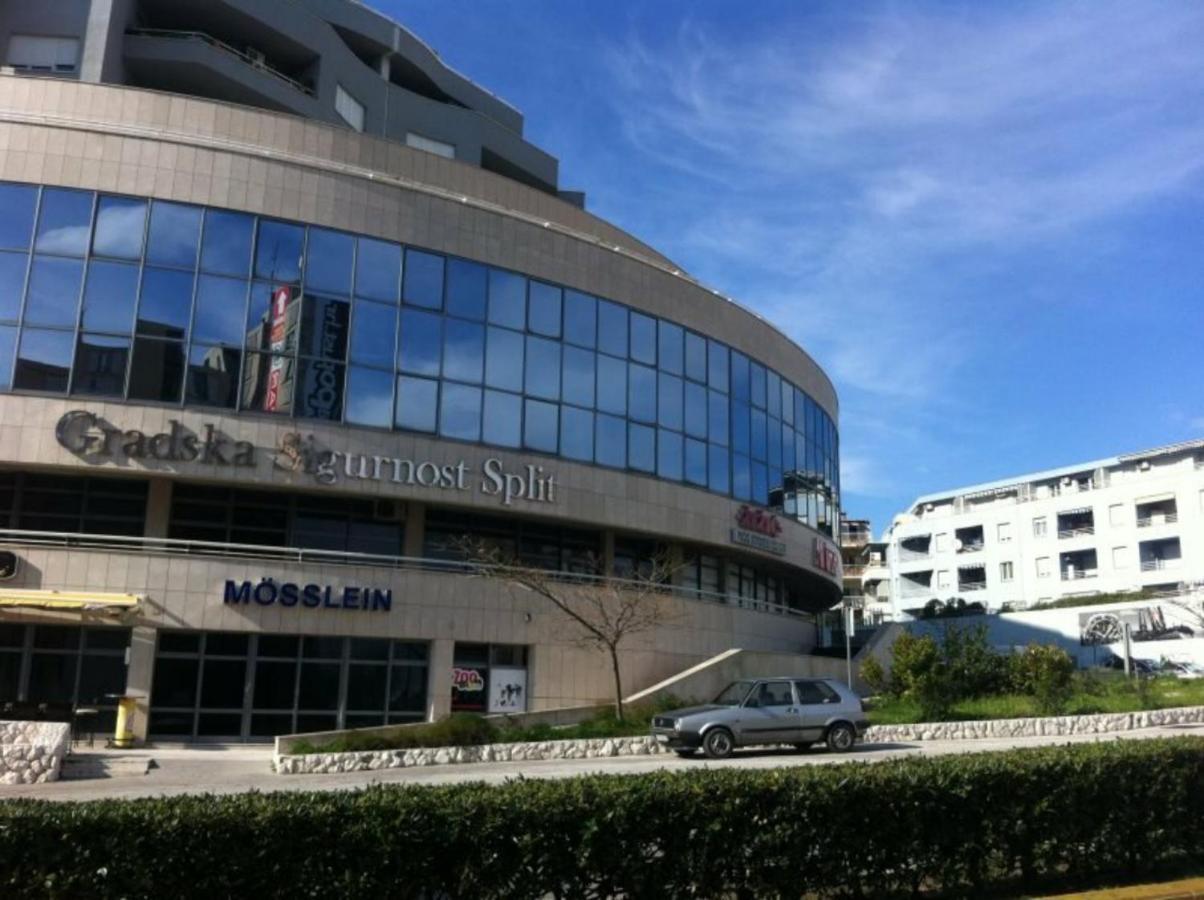 Apartment Karlo Near The Most Beautiful Beach Znjan Split Exterior photo